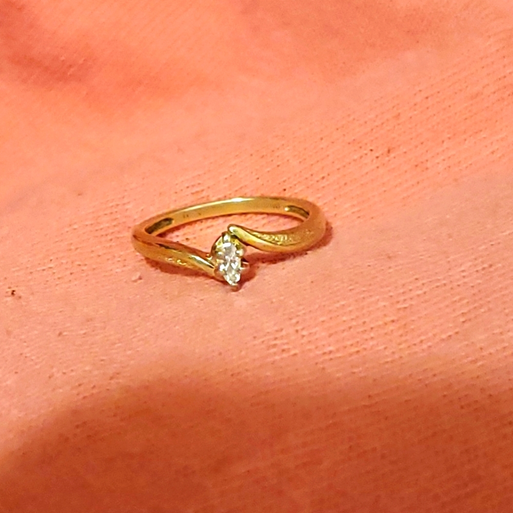 10kt gold diamond engagement ring size 6